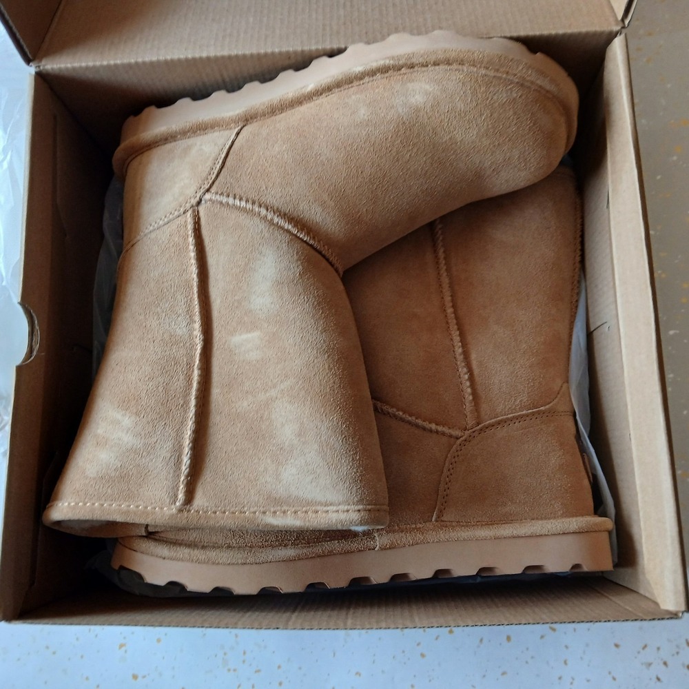 NIB Bearpaw Elle Short Boots Iced Coffee Women's 8 Medium 1962W